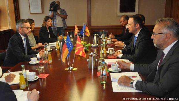 Deutschland Mazedonische Vizeministerpräsident Bujar Osmani in Berlin (PR-Abteilung der mazedonischen Regierung)