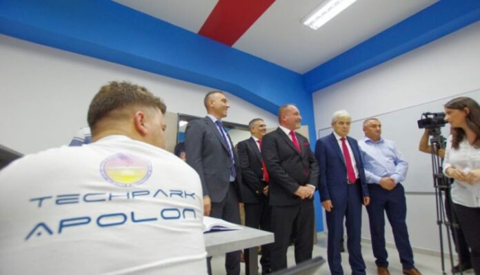 781DA401-FD23-40AB-BE06-552431025F6F