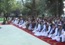 S’ndërpritet namazi: Çasti i sulmit me raketa afër presidencës afgane gjatë faljes së Bajramit (Video)
