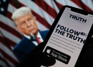 Donald Trump prezanton Truth Social, rrjeti që do të rivalizojë Facebook e Twitter