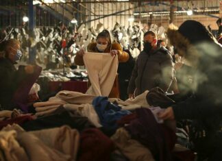 Pazare ‘të çmendura’: Pse kaq shumë njerëz po blejnë në Turqi