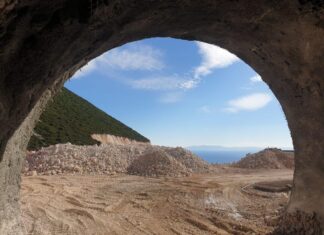 Dhërmia më afër, Edi Rama publikon foto të tunelit që shkurton rrugën deri atje (FOTO)