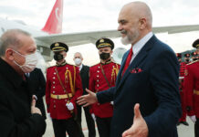 Zyrtare: Gjuha turke në të gjitha shkollat e Shqipërisë