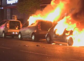 Francezët djegin 874 makina gjatë ndërrimit të viteve