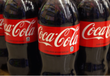 Coca-Cola pezullon biznesin në Rusi