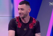 Stresi flet për punën e ish të dashurës si kamariere: Fiton 500 dollarë në ditë